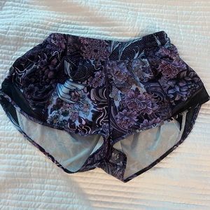 Patterned lulu lemon shorts